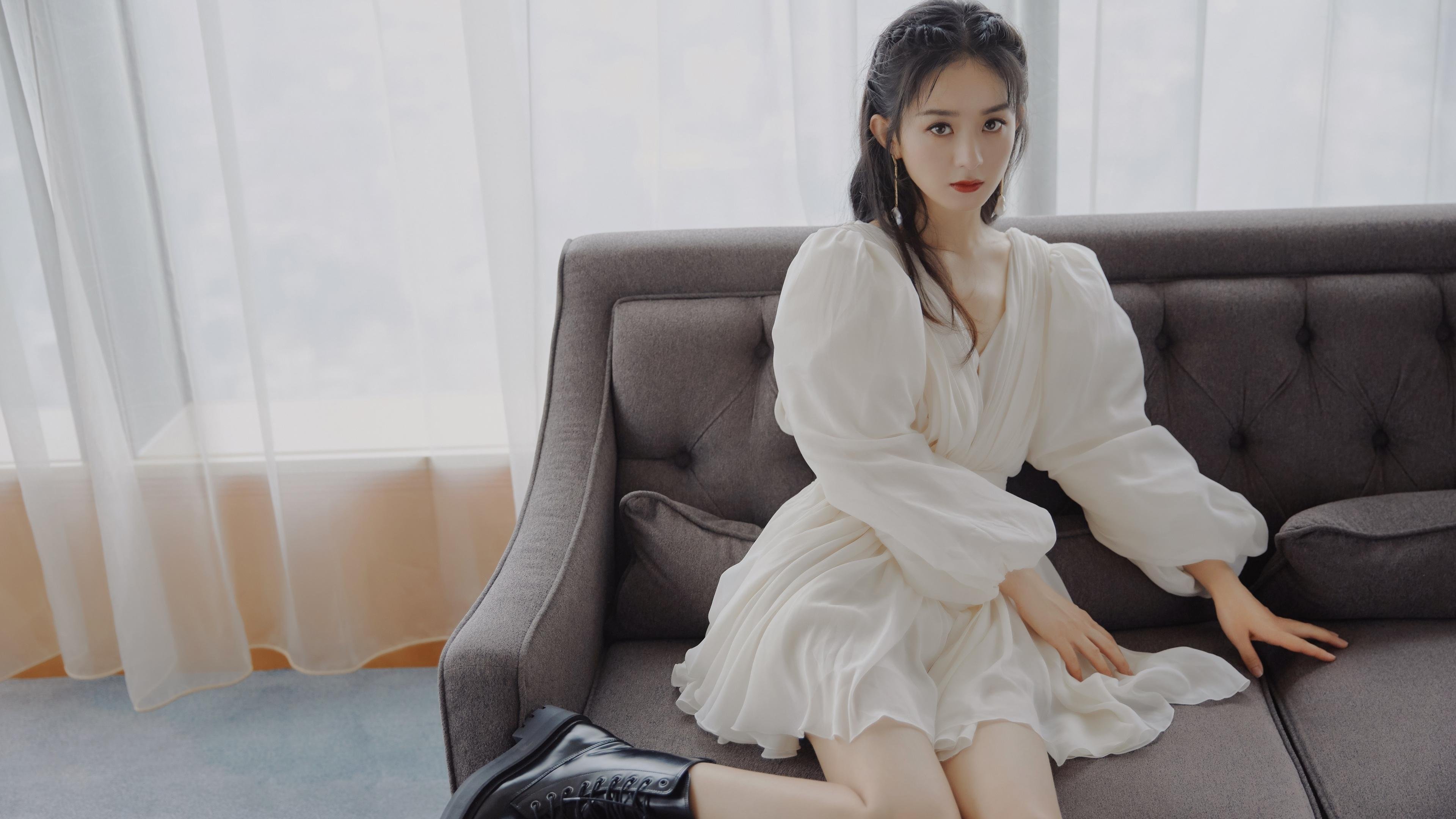 季后赛生涯里,蒂伊多次在比赛尾声投中“关键三分”,帮助球队取得胜利!