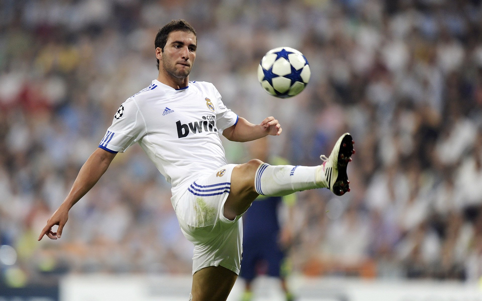 熊猫体育官方网站-巴黎圣日耳曼稳居法甲榜首，优势逐步扩大，巴黎圣日耳曼是哪个国家的俱乐部