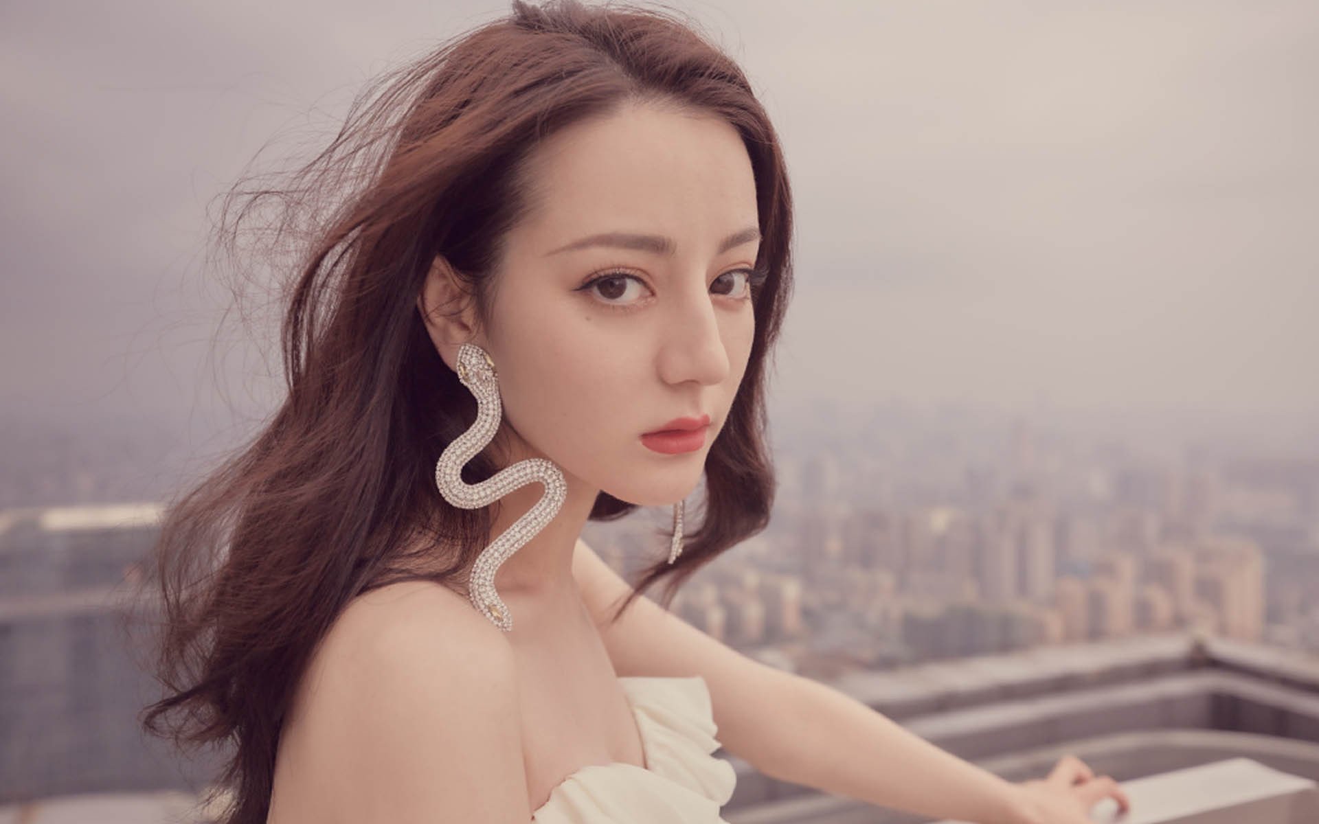 熊猫体育APP-太阳进攻火力全开布克带队取胜，布克24分太阳力克火箭