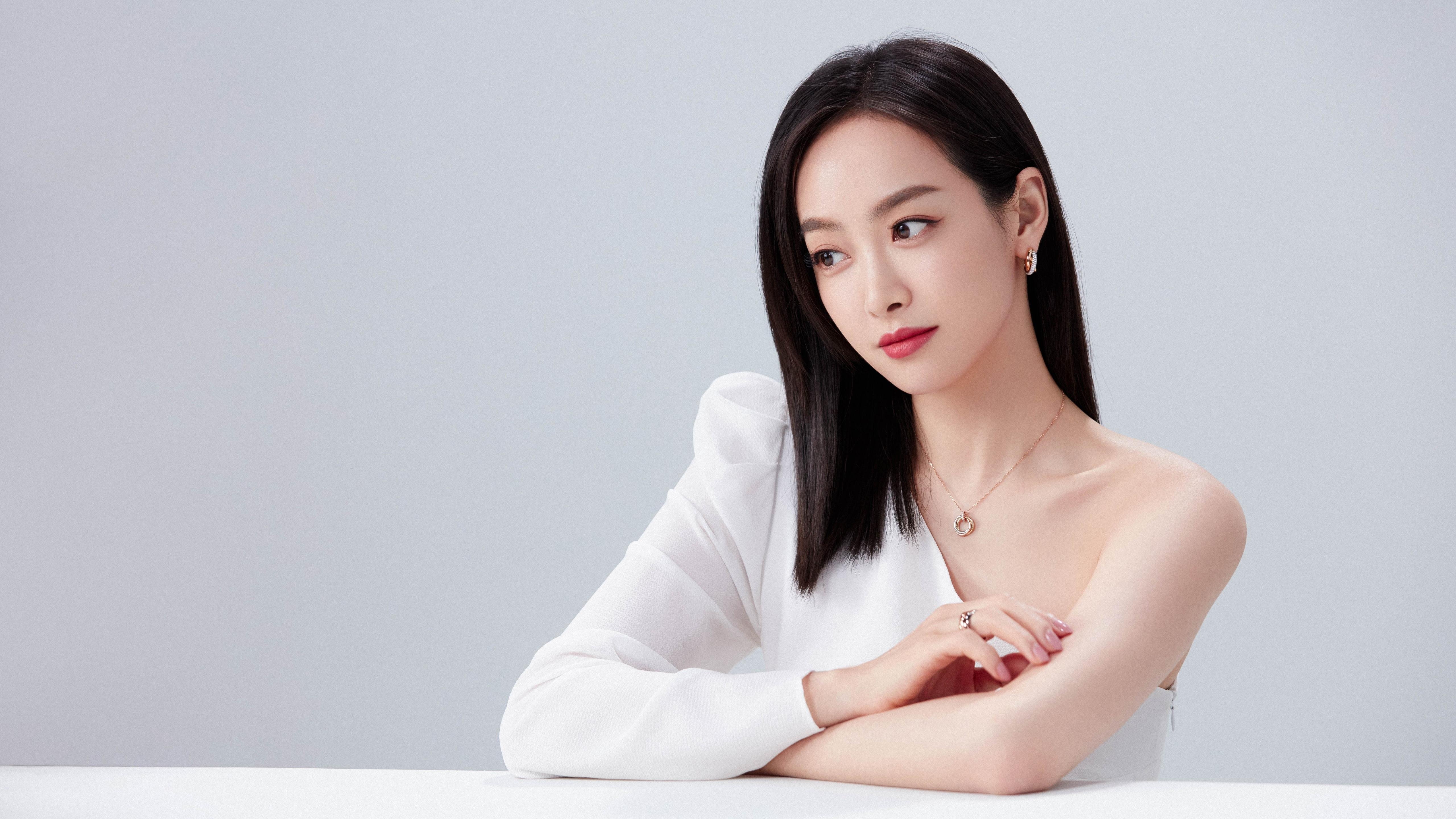 阿森纳后卫受伤离场,影响球队防守,在阿森纳效力过的后卫