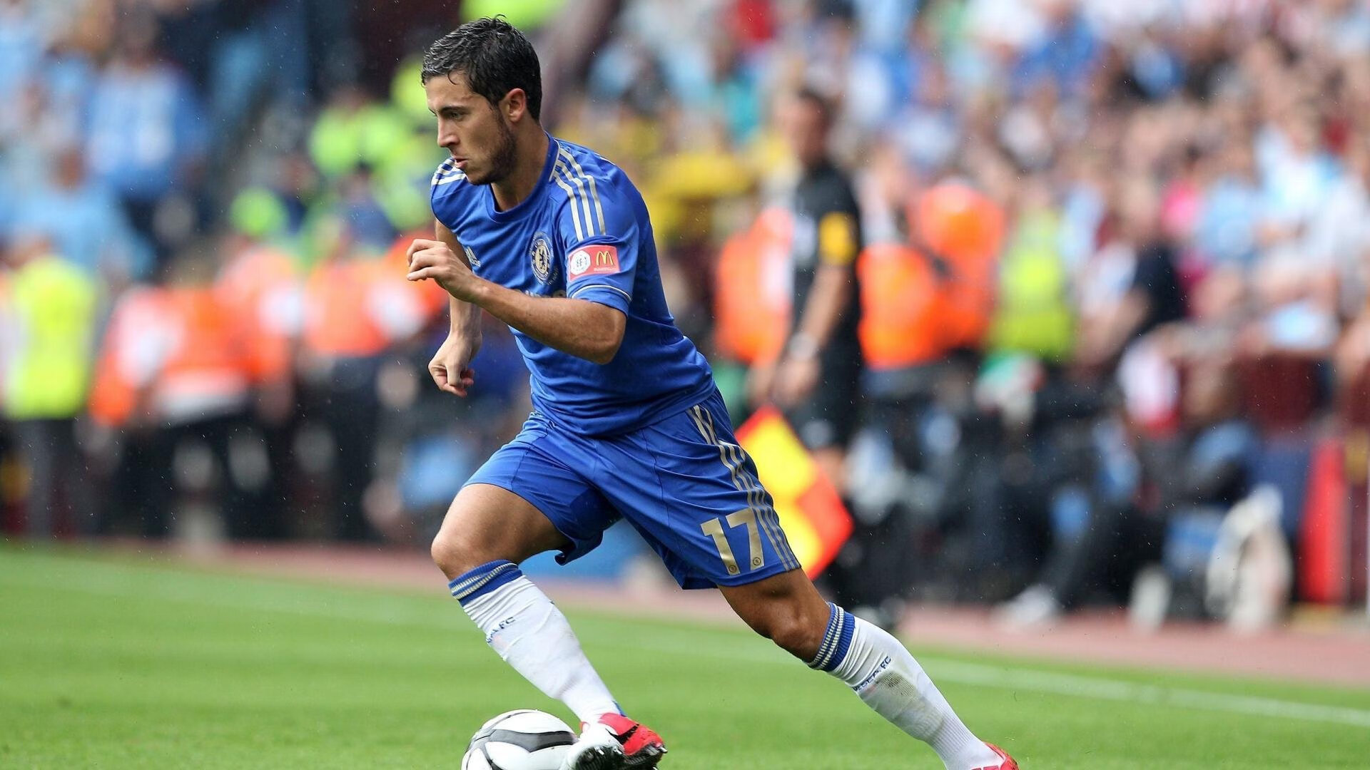 熊猫体育网站入口-球队是否根据对手中场布防方式决定边锋持球模式，根据防守区域的大小,半场人盯人可分为